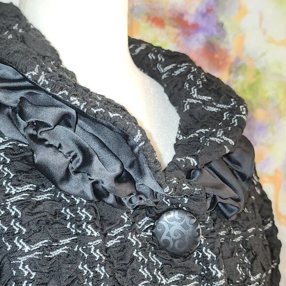 Per Una Womens Size 14 Black Textured Jacket With Ruffled Collar & Button Detail - Picture 3 of 6